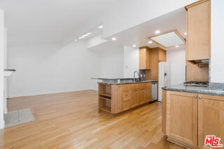 Foto del edificio - 13350 Maxella Ave