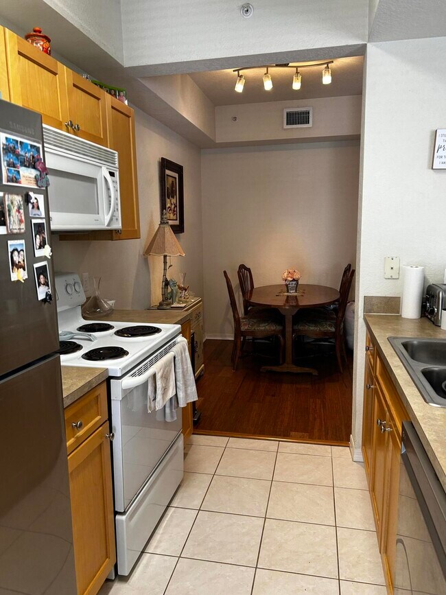 Building Photo - 11019 Legacy Ln