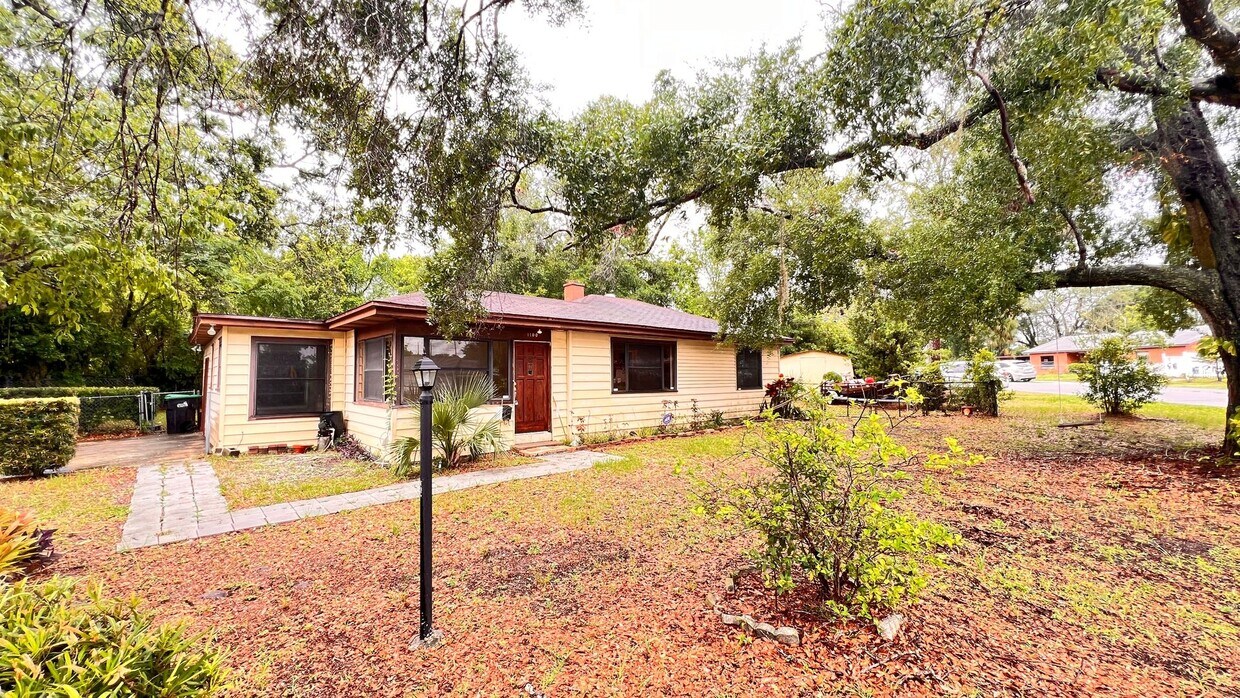 Foto principal - Available June 30! 2BR/1BA beautiful house...