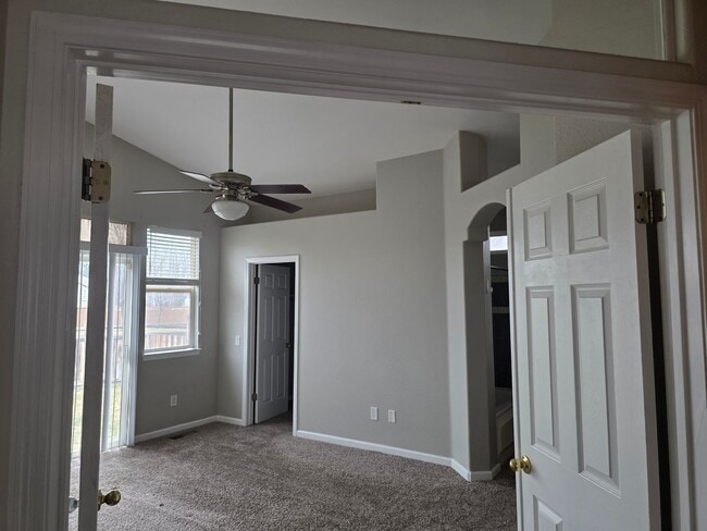 Foto del edificio - Rare 4 bedroom just moments from RED HAWK