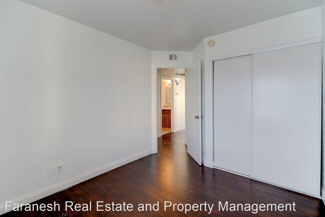 Foto del edificio - 2 br, 1 bath House - 2120 Venus Ave #D