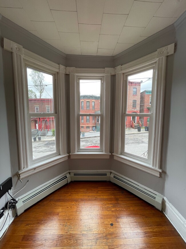 Building Photo - 52 Benkard Ave