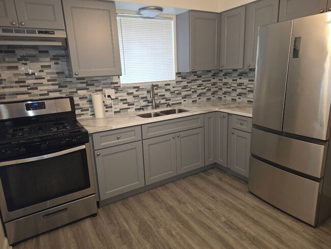 Building Photo - 14605 Des Plaines St