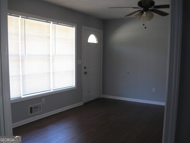 Foto del edificio - 210 E Richardson St