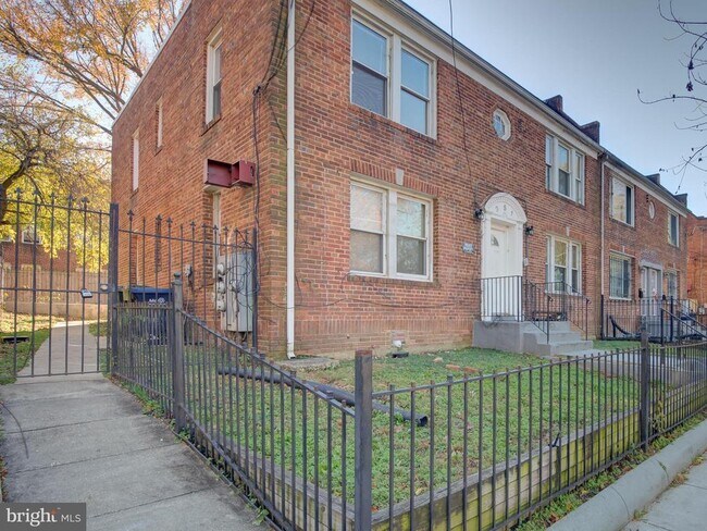 Foto del edificio - 351 Parkland Pl SE