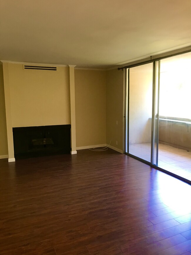 Living Room - 4849 Collwood Blvd