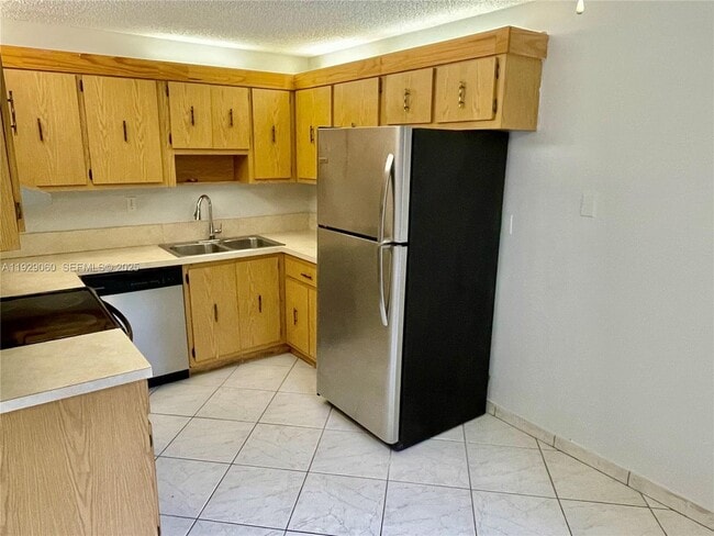 Foto del edificio - 2161 NE 42nd St