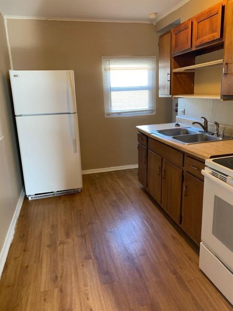 Foto del edificio - 968 Meadow Ln