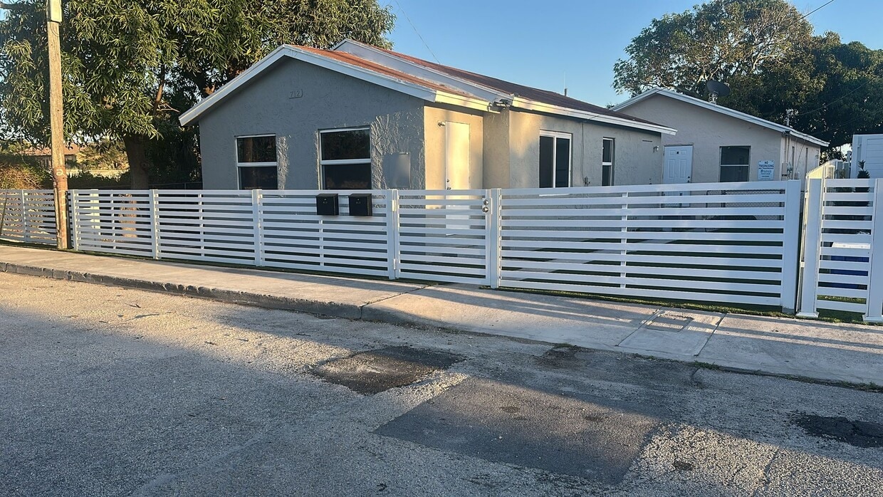 Photo - 712 W 20th St (West Palm Beach, FL)