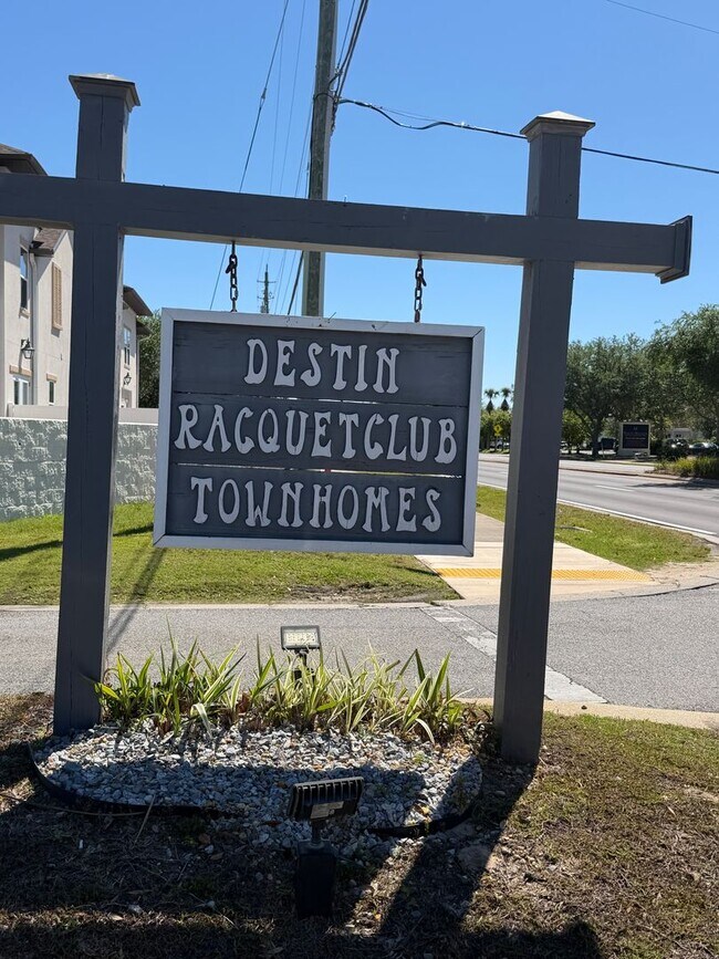 Foto del edificio - Coastal Living in the Heart of Destin