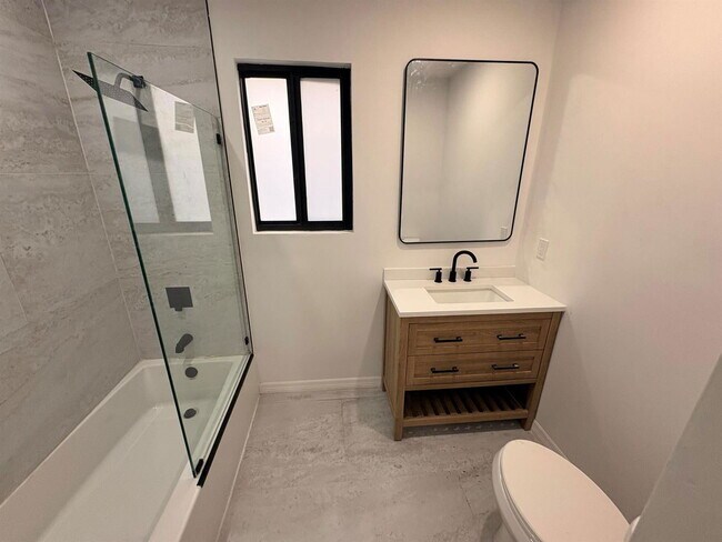Foto del edificio - Southwest 12th Street, Miami, FL 33135 - 4 BR 3 BA single-family home