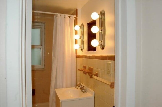 Building Photo - 249 Cirbus Ln