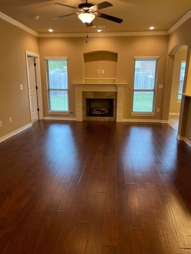 Foto del edificio - Stunning 3-Bedroom, 2-Bathroom Single Fami...