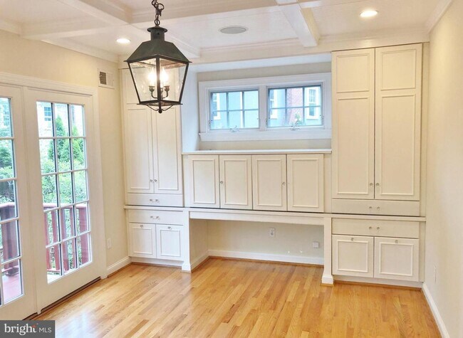 Building Photo - Chevy Chase Beauty