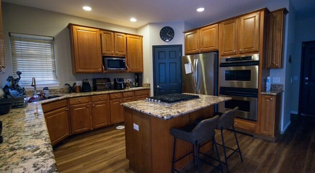 Building Photo - 531 Primrose Ln