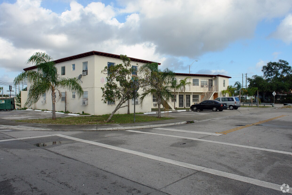 Building Photo - 15050 Duval St