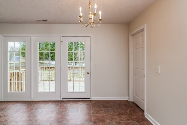 Building Photo - 202 Zenith Ct