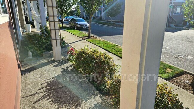 Foto del edificio - 1032 Magnuson Way