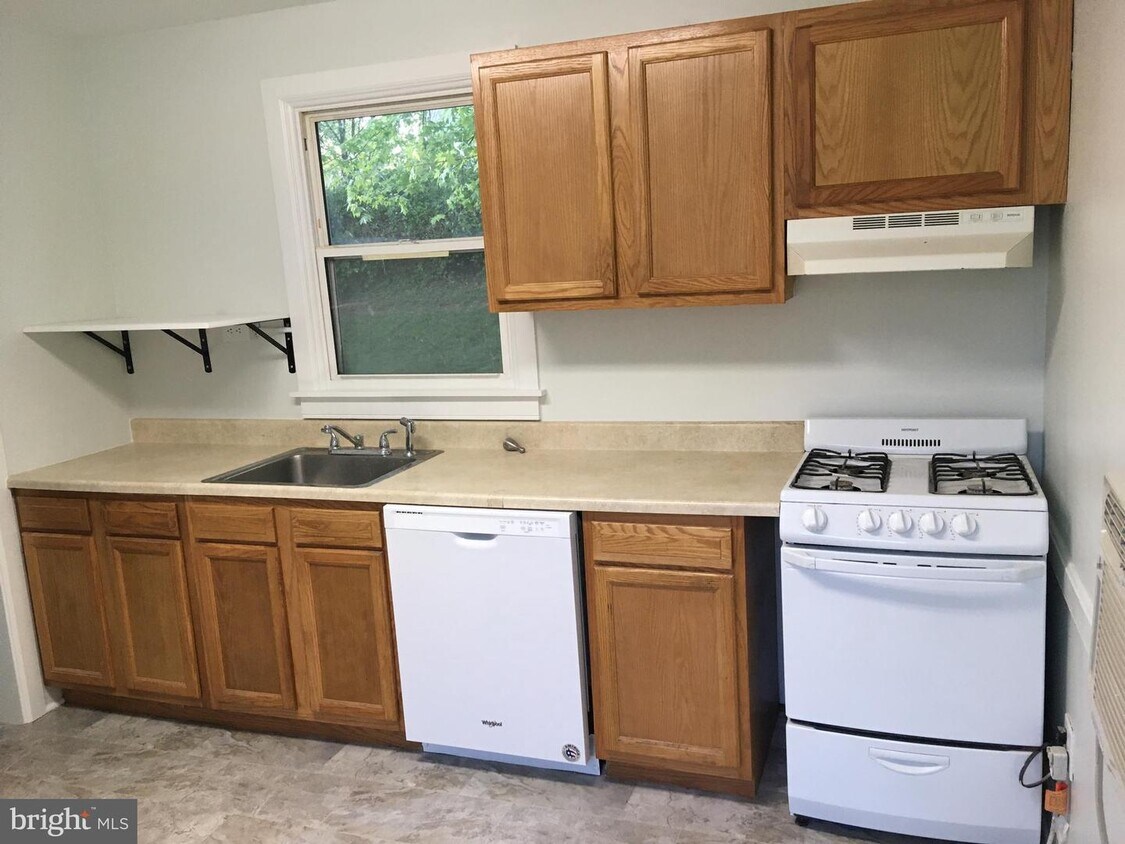 Primary Photo - 2713 Sheraton St