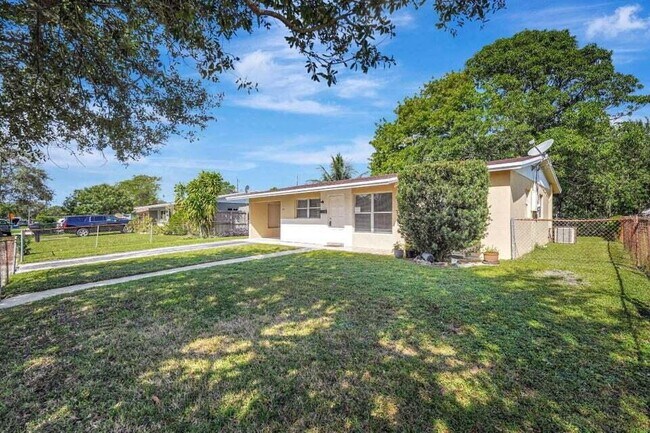 Foto del edificio - 3511 NW 7th Ct