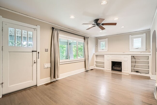 Building Photo - Beautiful Home in Cherry Creek- Great Loca...