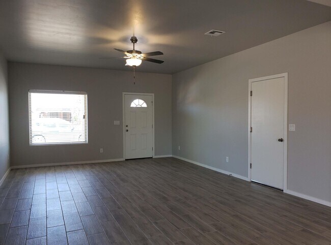 Foto del edificio - 3956 Santa Sophia Rd