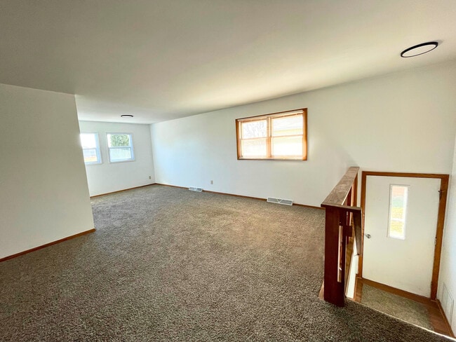 Building Photo - 705 Willow Run St