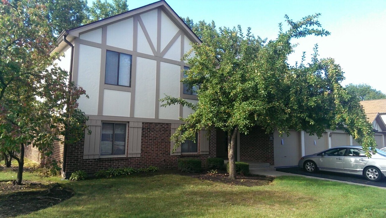 Primary Photo - 905 Knottingham Dr