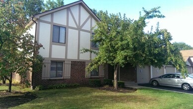Building Photo - 905 Knottingham Dr