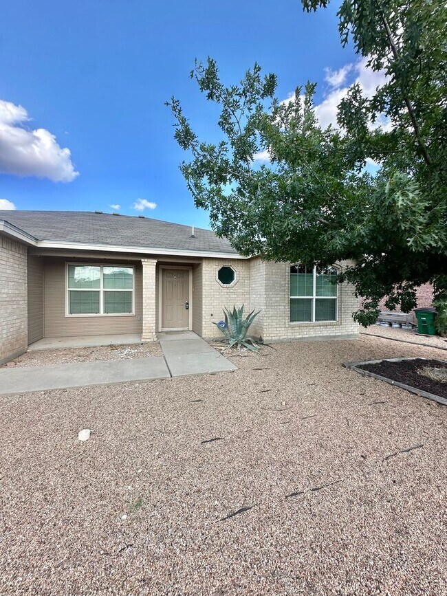 Foto del edificio - COMING AUGUST 2026 - 5 Bedroom Home in PaulAnn Neighborhood!