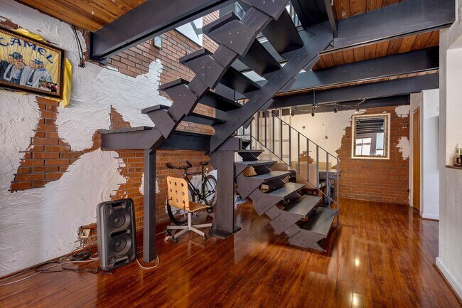 Foto del edificio - 220 Belmont Rd