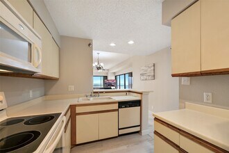 Building Photo - 7700 Seawall Blvd