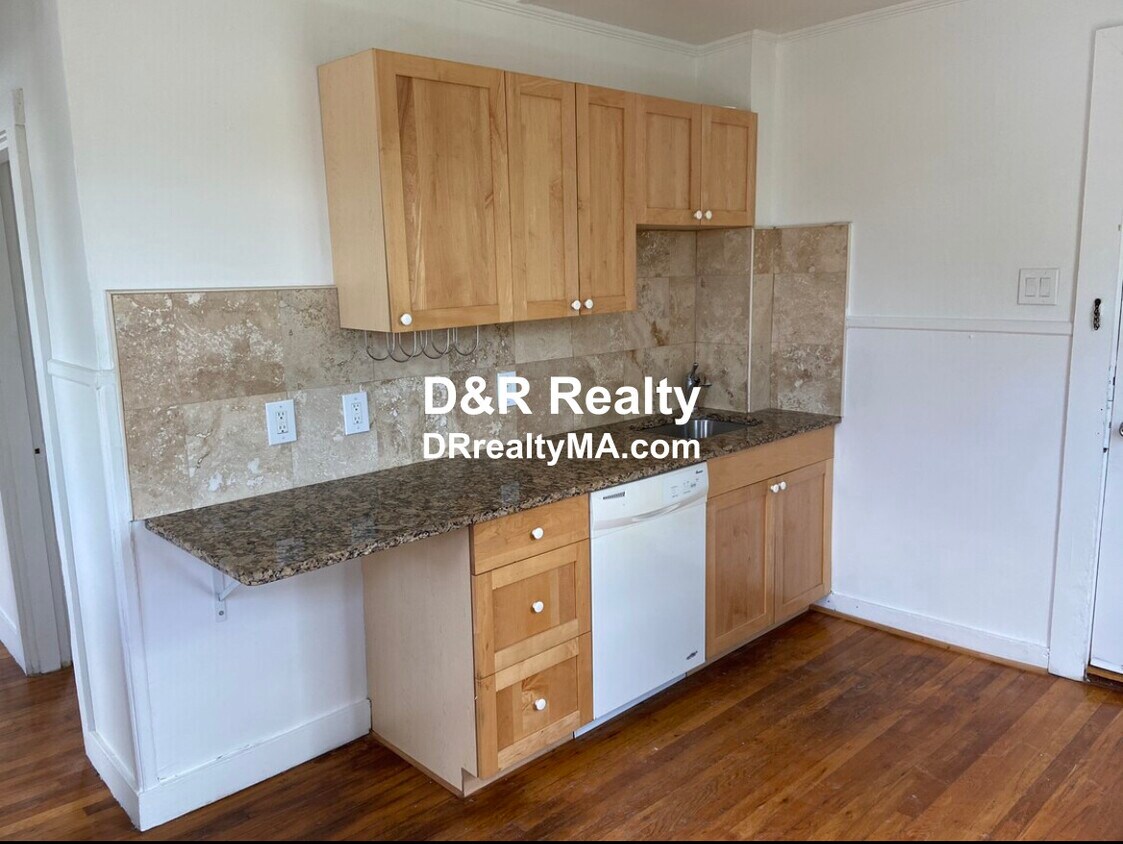 148 5th St Unit 2, Cambridge, MA 02141 Condo for Rent in Cambridge