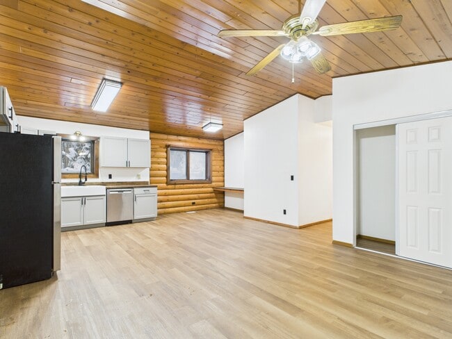 Foto del edificio - 2587 Rachel Ct