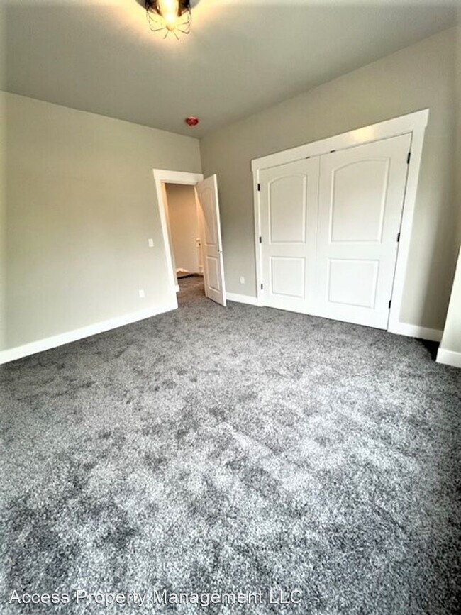 Building Photo - 3 br, 2.5 bath House - 310 S River