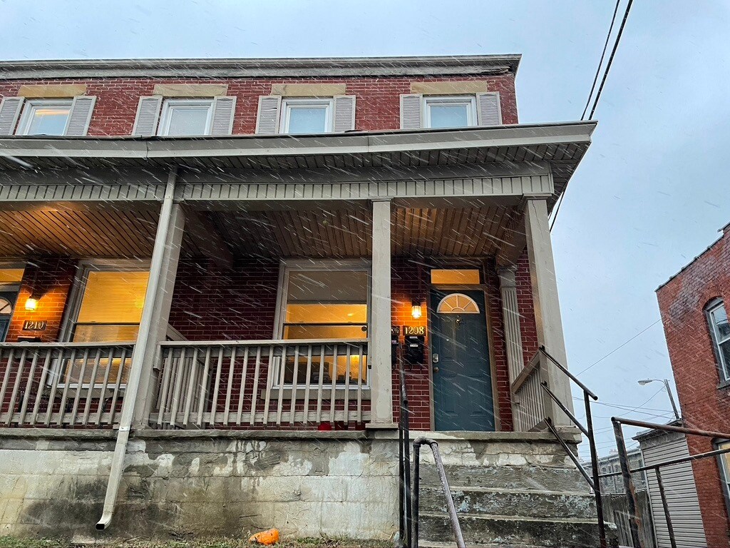 Primary Photo - 1208 Summit St
