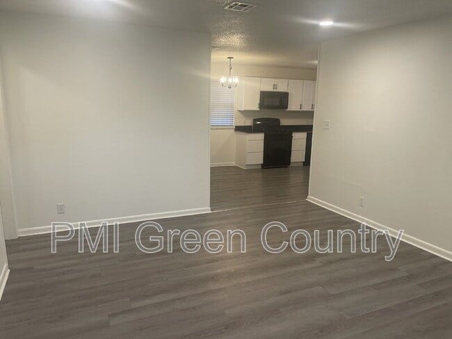 Building Photo - 428 S 67th E Ave