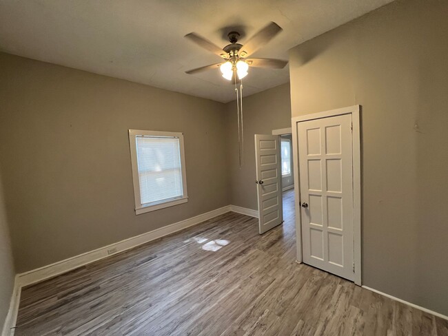 Building Photo - *HOLIDAY MOVE-IN SPECIAL $500 off the firs...