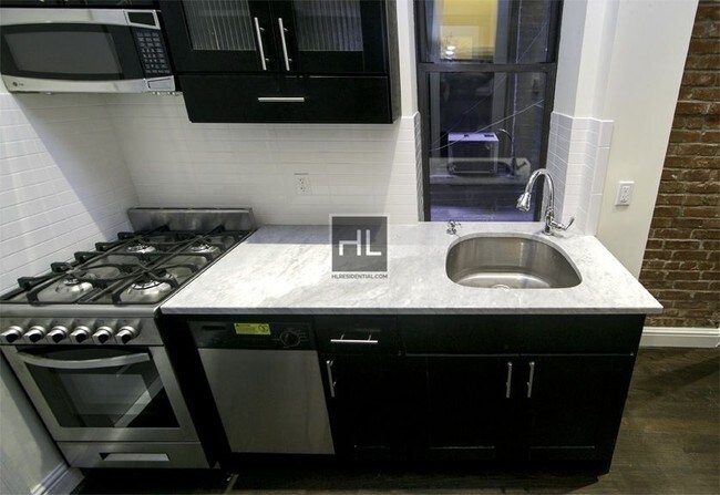 Building Photo - Large One Bedroom on the Upper East Side