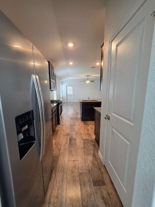Foto del edificio - Ready Now – Freshly Painted & Move-In Ready!