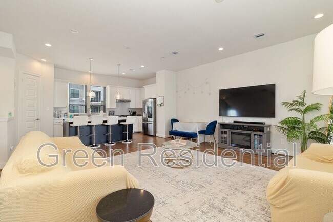 Building Photo - 2808 Grand Fountains Dr
