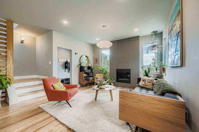Building Photo - Gorgeous 4B/3.5B North Boulder - Available...