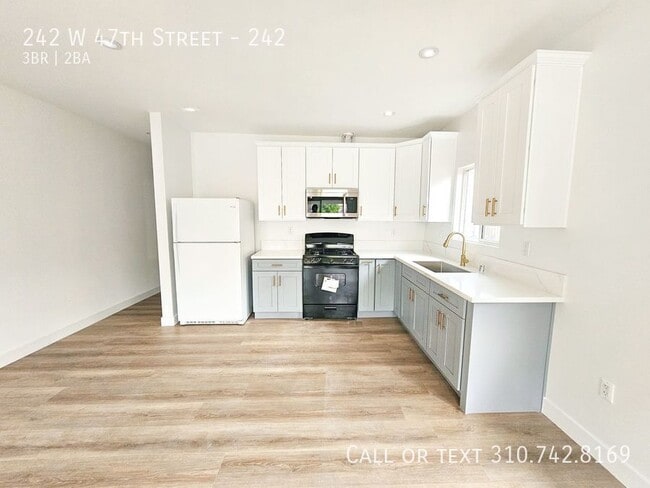 Building Photo - 242 W 47th St