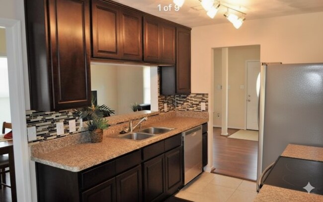 Foto del edificio - 617 Birchridge Ct