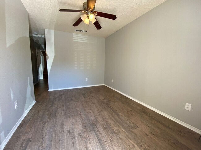 Foto del edificio - 6912 Bethune Ave