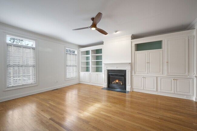 Formal Living w/Fireplace - 2603 Oglethorpe Cir NE