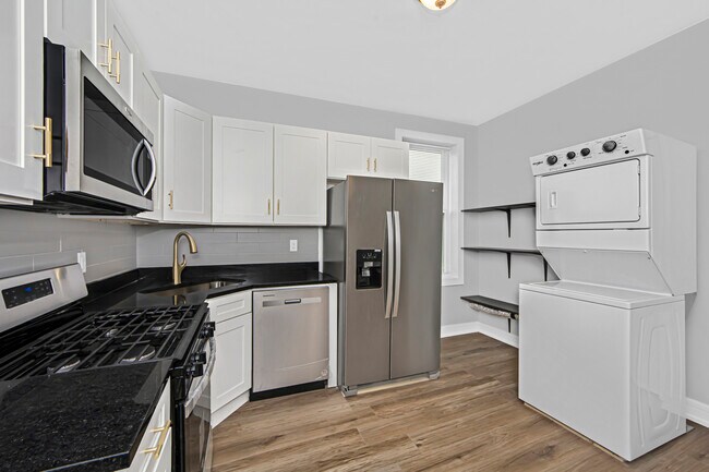 Building Photo - 4340 W Shakespeare Ave