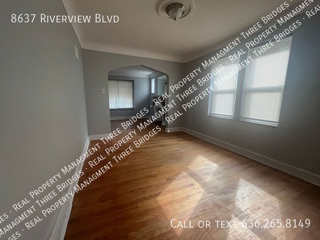 Building Photo - Large 4 Bedroom Property Is Waiting For Yo...