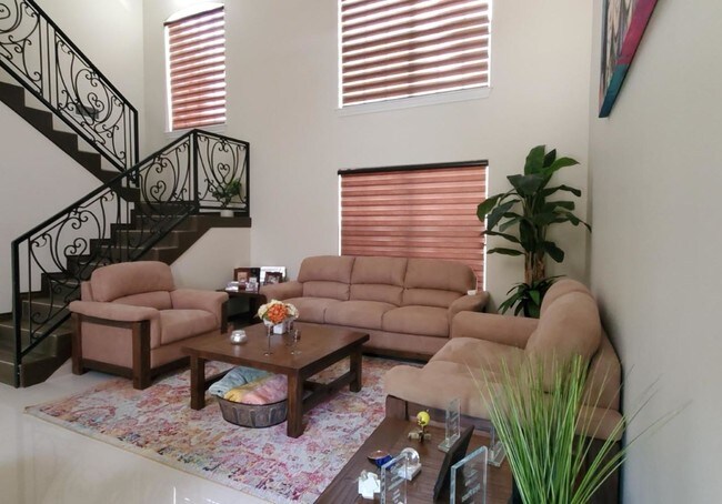 Foto del edificio - 7521 Country Club Dr