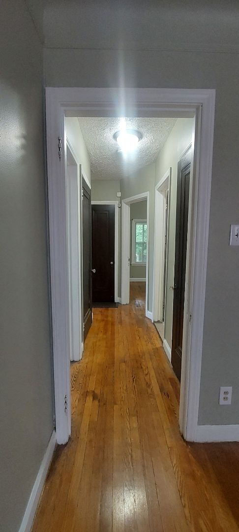 Building Photo - *Last Minute Summer Move in Special $1500 ...
